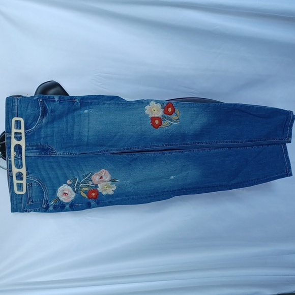 Zara Denim - Zara floral embroidered distressed skinny ankle jeans, size 6